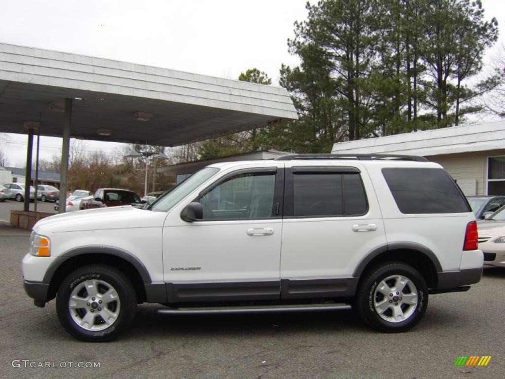 2004 Explorer XLT 4x4 - Oxford White / Graphite photo #10