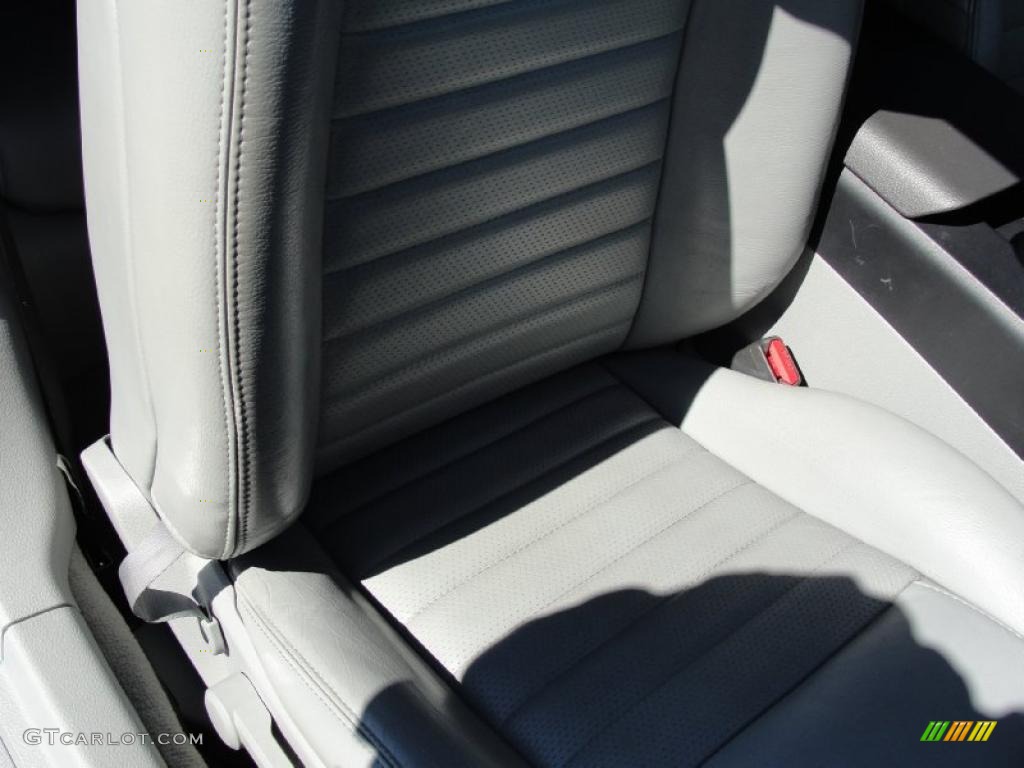 2006 Mustang GT Premium Coupe - Windveil Blue Metallic / Light Graphite photo #29
