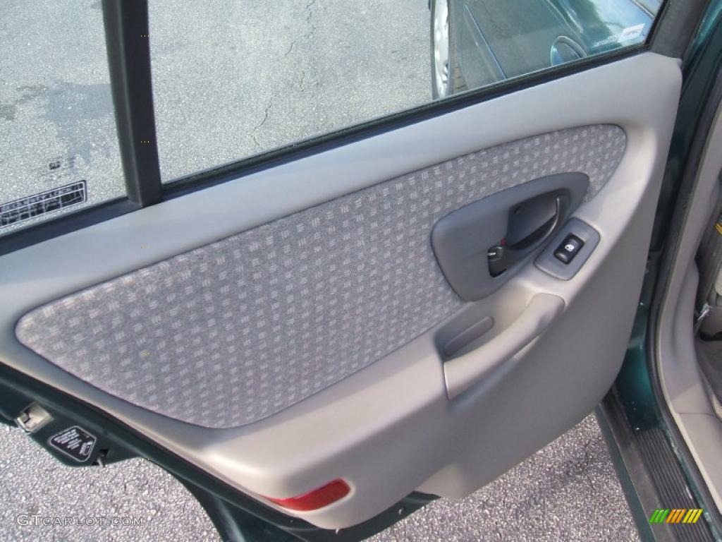 1999 Chevrolet Malibu Sedan Medium Gray Door Panel Photo #44949857