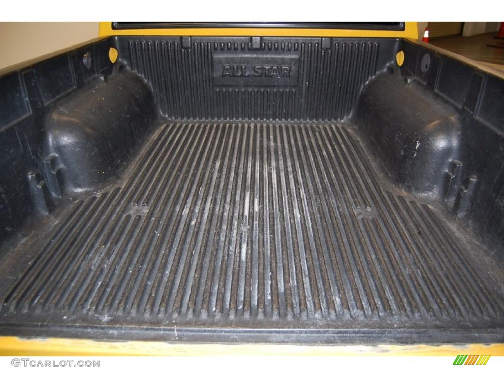 2002 Frontier SE Crew Cab - Solar Yellow / Charcoal photo #8