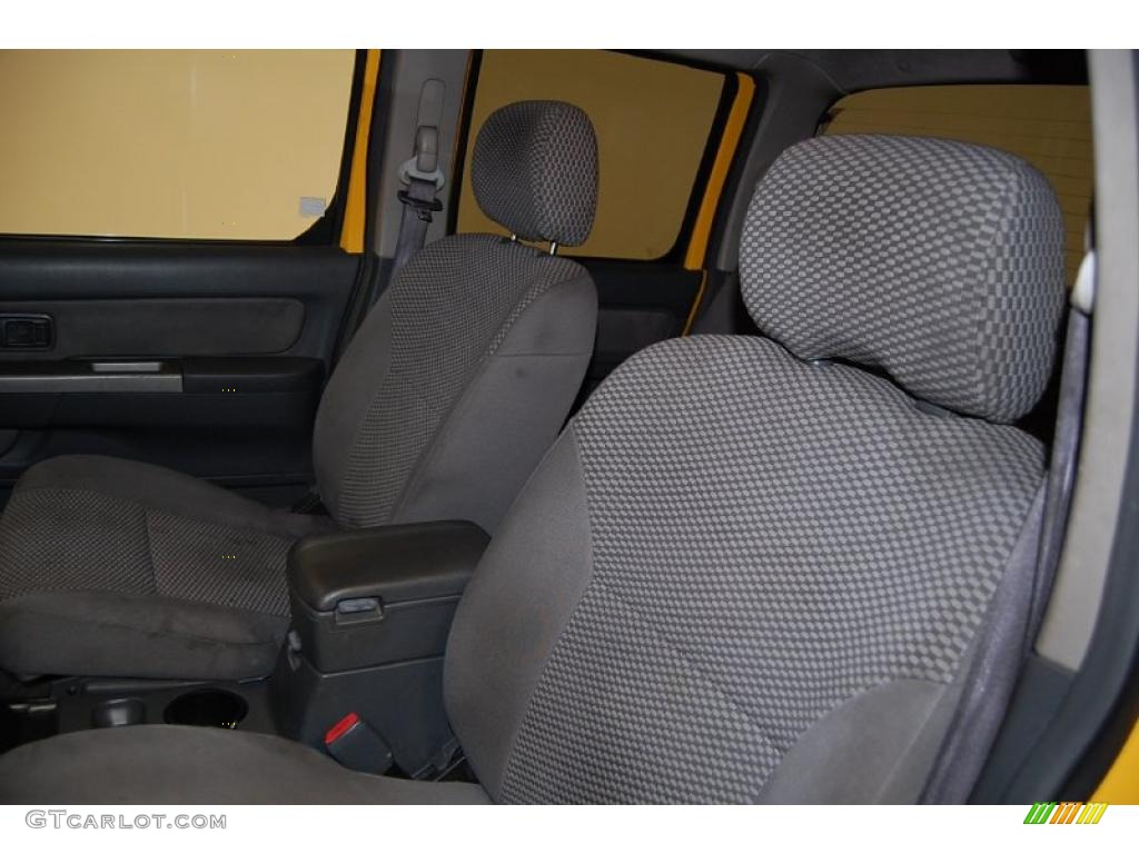 2002 Frontier SE Crew Cab - Solar Yellow / Charcoal photo #18