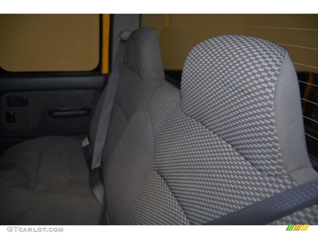 2002 Frontier SE Crew Cab - Solar Yellow / Charcoal photo #24