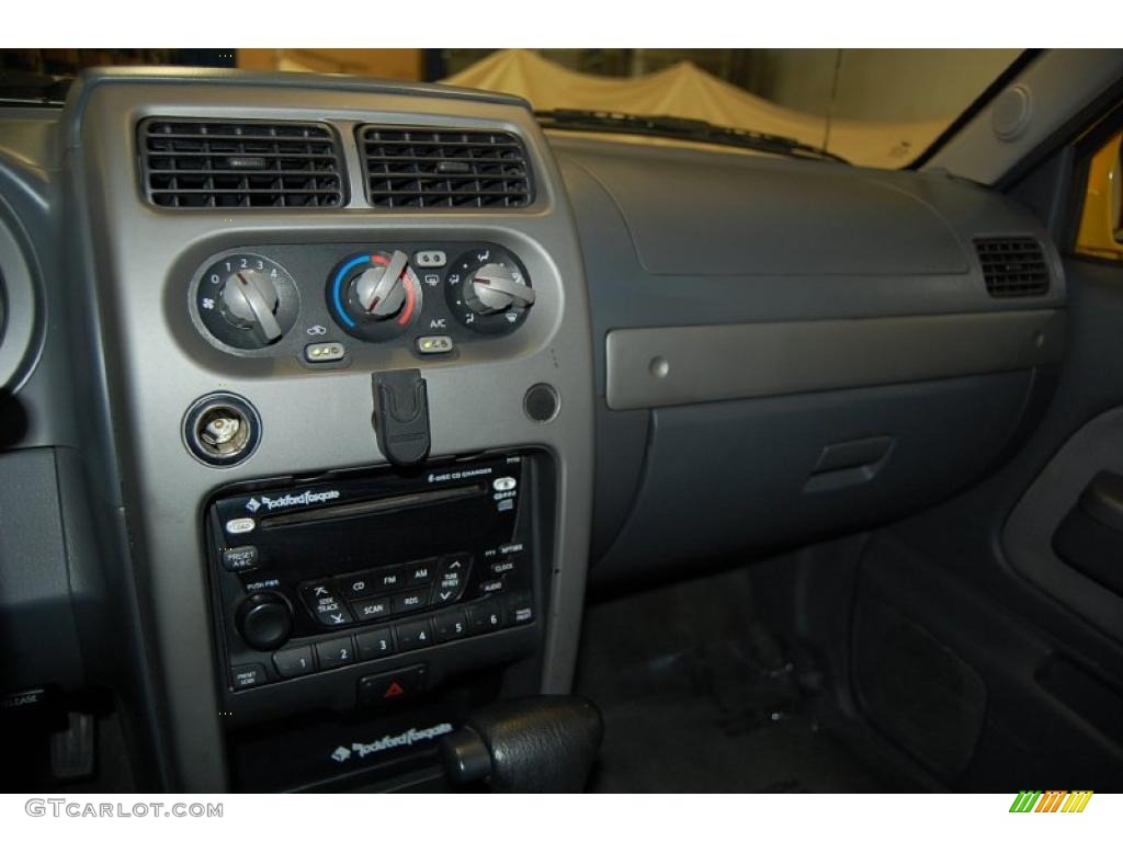 2002 Frontier SE Crew Cab - Solar Yellow / Charcoal photo #30