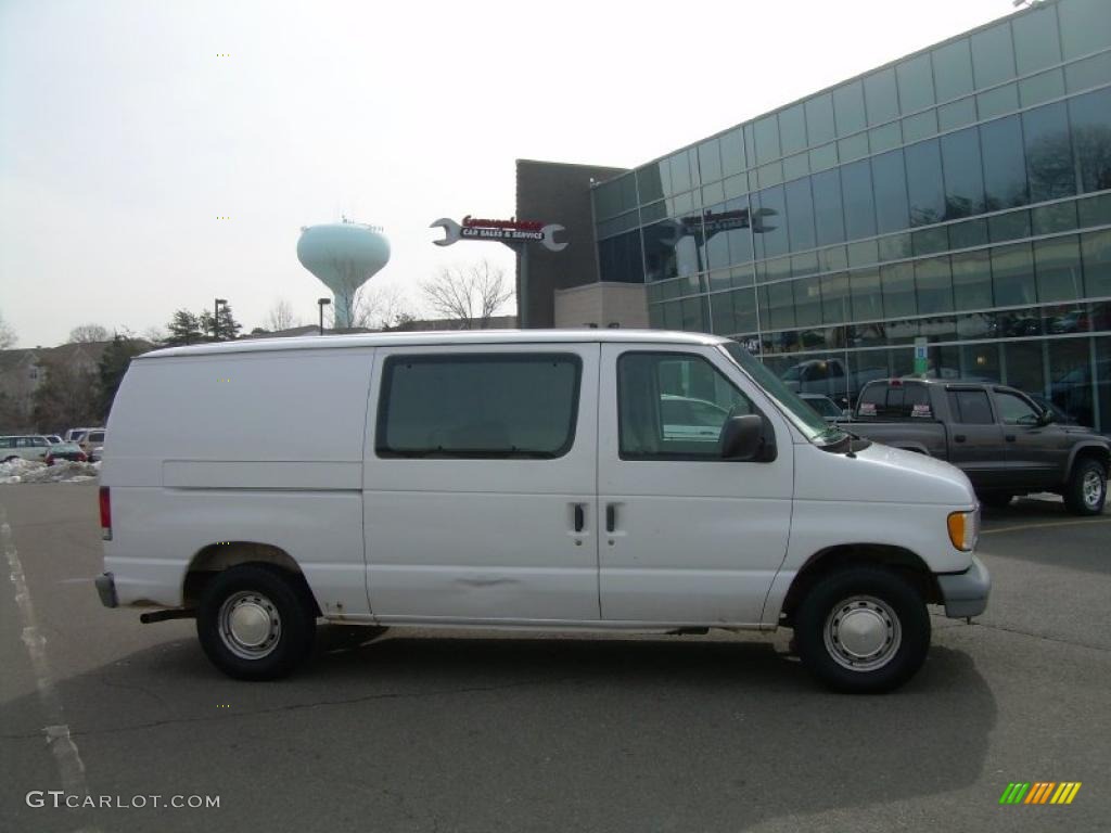 1998 E Series Van E150 Commercial - Oxford White / Grey photo #2