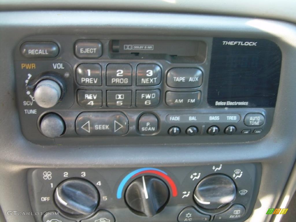 1998 Chevrolet Malibu Sedan Controls Photo #44953034