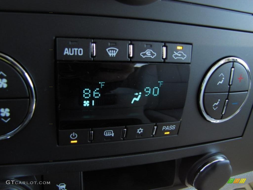 2011 GMC Sierra 1500 SLE Crew Cab 4x4 Controls Photo #44962385