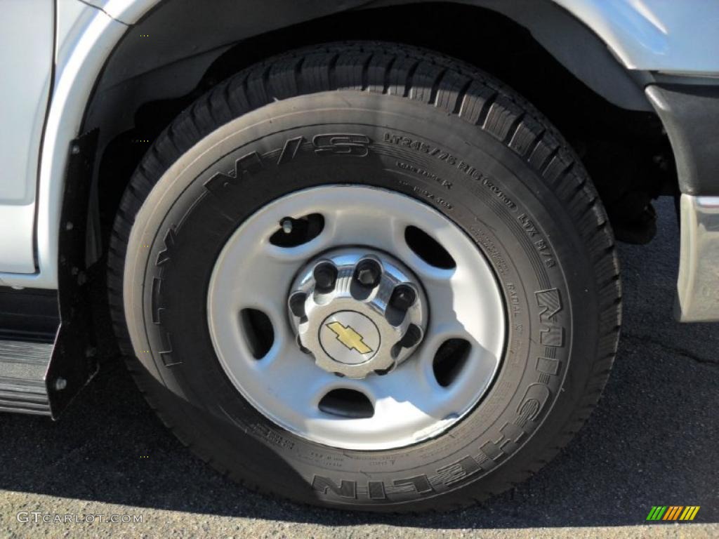 2006 Chevrolet Express LS 3500 Passenger van Wheel Photo #44975314