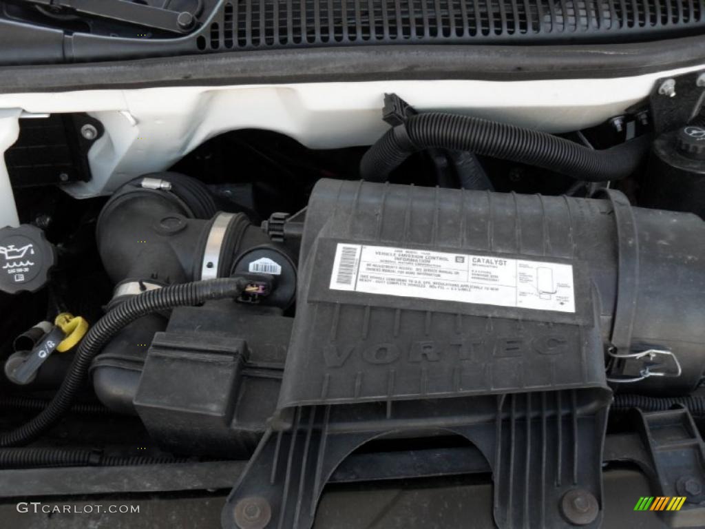 2006 Chevrolet Express LS 3500 Passenger van Engine Photos