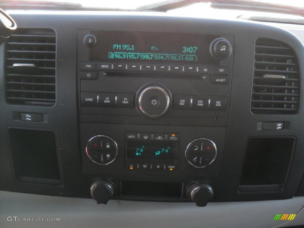 2007 Chevrolet Silverado 1500 LT Extended Cab Controls Photo #44977385