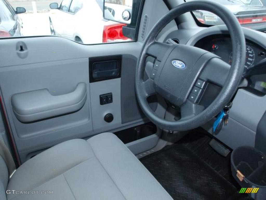 2005 Ford F150 XL Regular Cab Medium Flint Grey Steering Wheel Photo #44978365