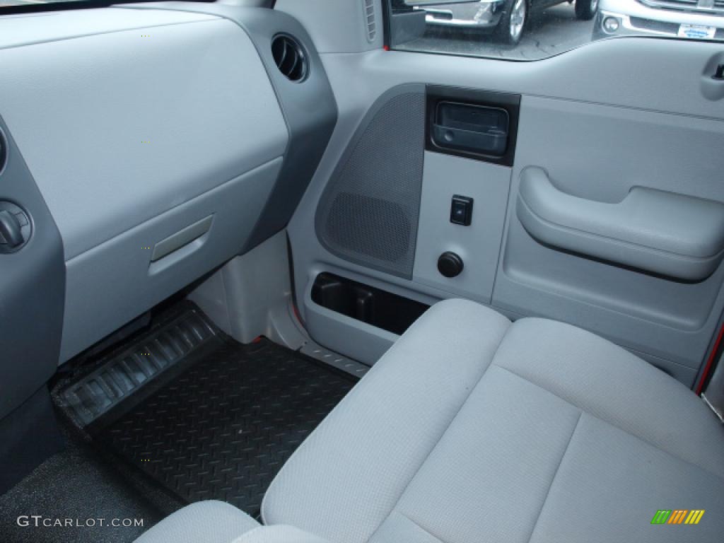 2005 F150 XL Regular Cab - Bright Red / Medium Flint Grey photo #13