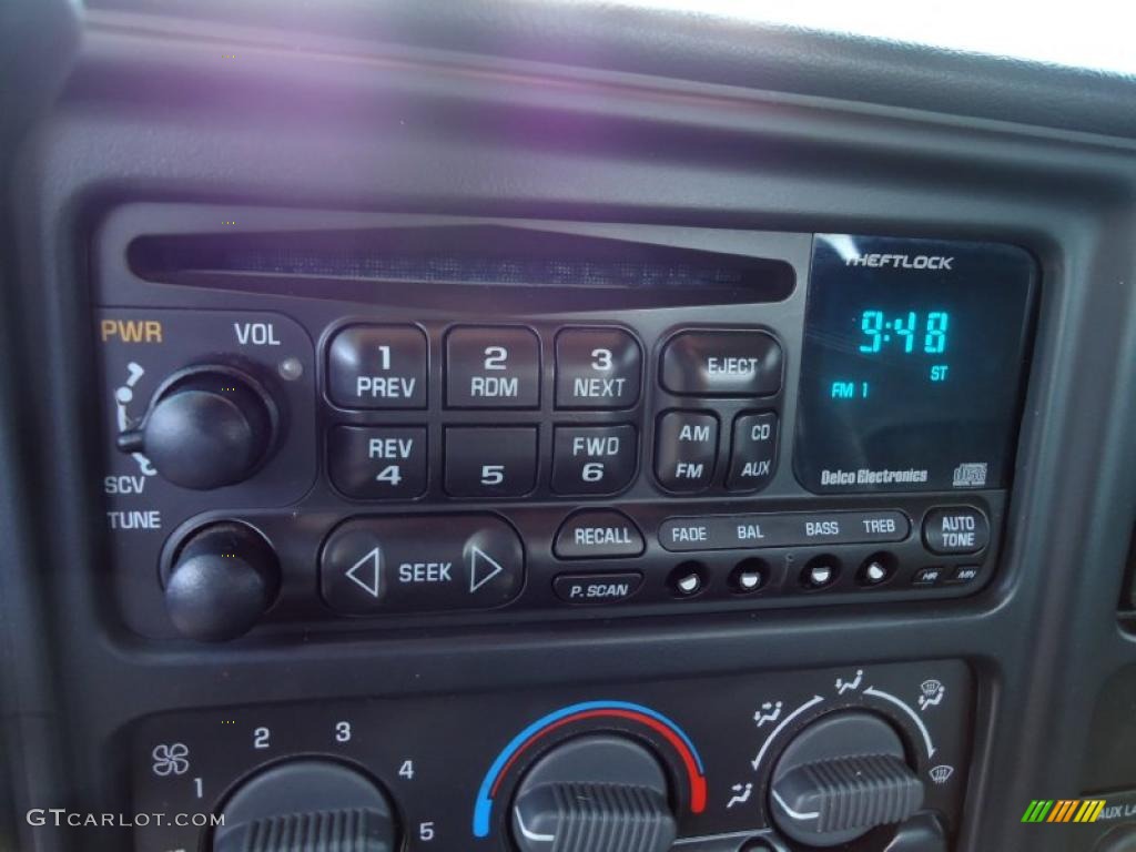 2001 Chevrolet Silverado 2500HD LS Extended Cab 4x4 Controls Photo #44979649