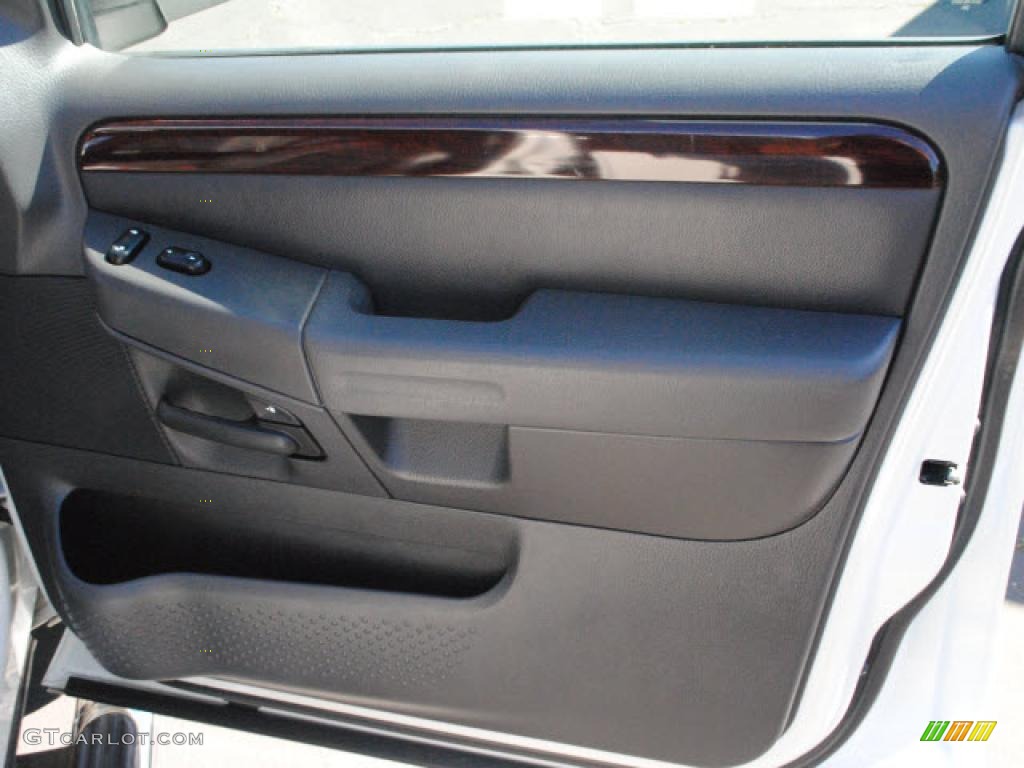 2004 Explorer Limited AWD - Ceramic White Tri Coat Metallic / Graphite photo #5
