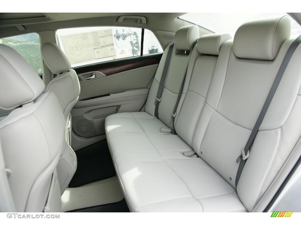 Light Gray Interior 2011 Toyota Avalon Limited Photo #44982054