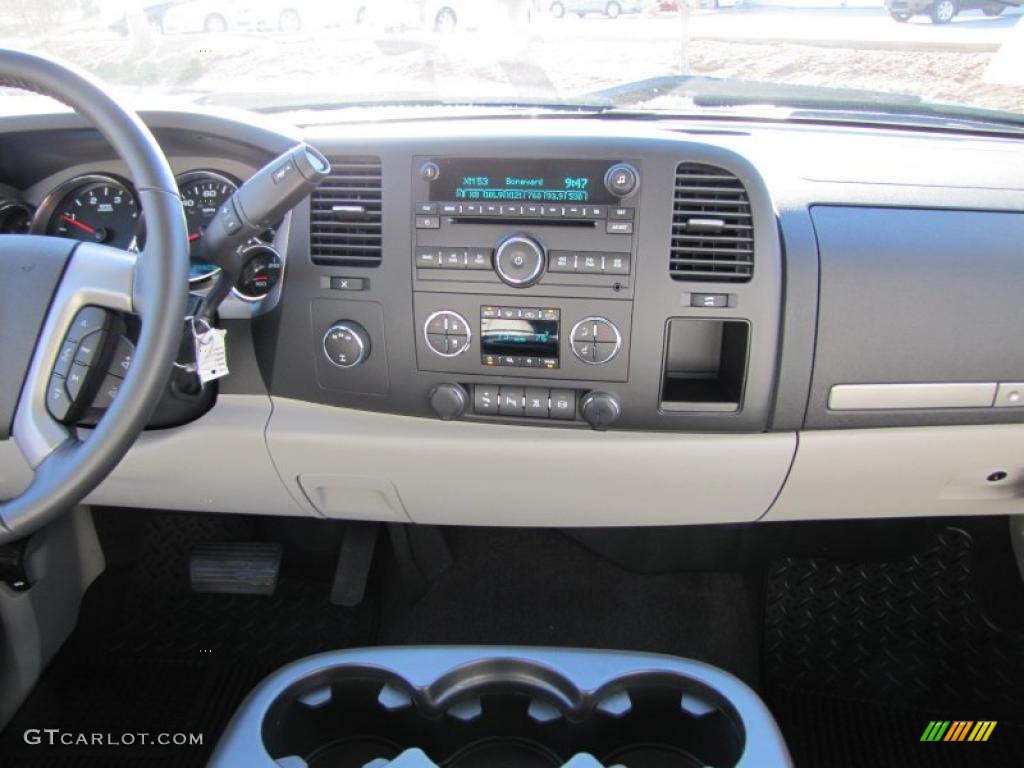 2011 Chevrolet Silverado 2500HD LT Crew Cab 4x4 Controls Photo #44983918