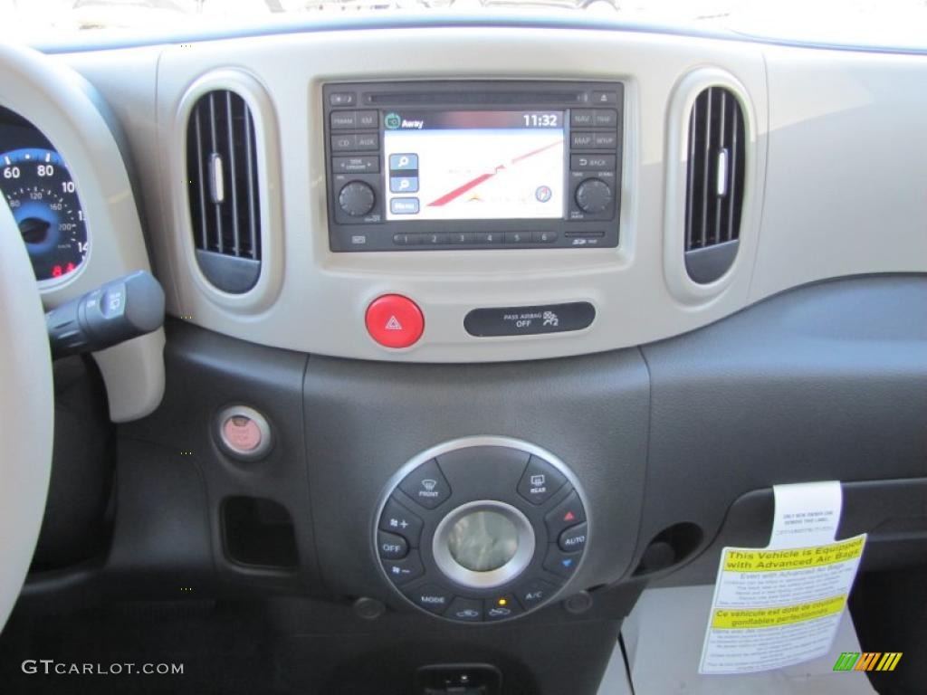 2011 Nissan Cube 1.8 SL Controls Photo #44987110