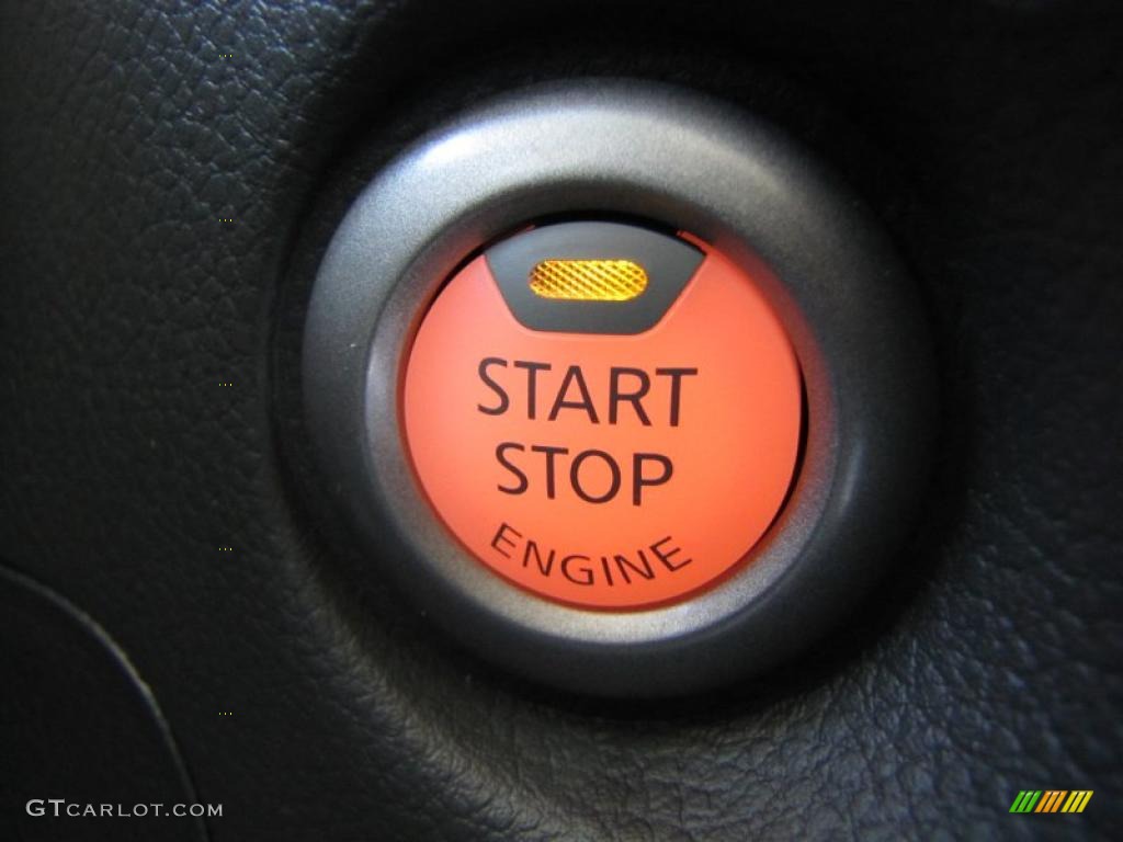 2011 Nissan Cube 1.8 SL Controls Photo #44987354