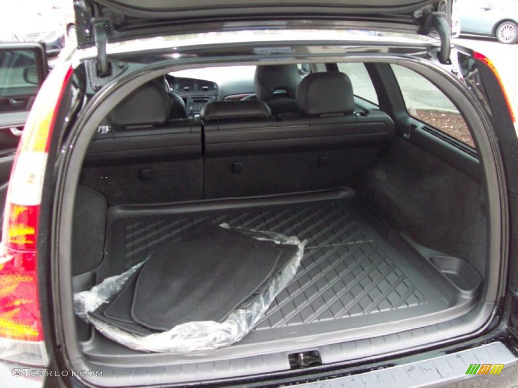 2007 Volvo V70 2.5T Trunk Photo #44988262