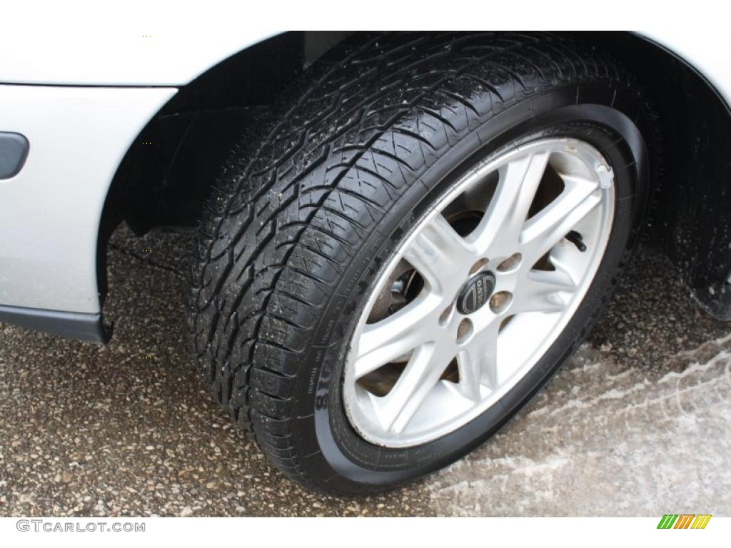 2004 Volvo V70 2.5T Wheel Photo #44989558
