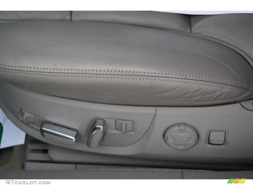 2005 Audi A8 4.2 quattro Controls Photo #44991838
