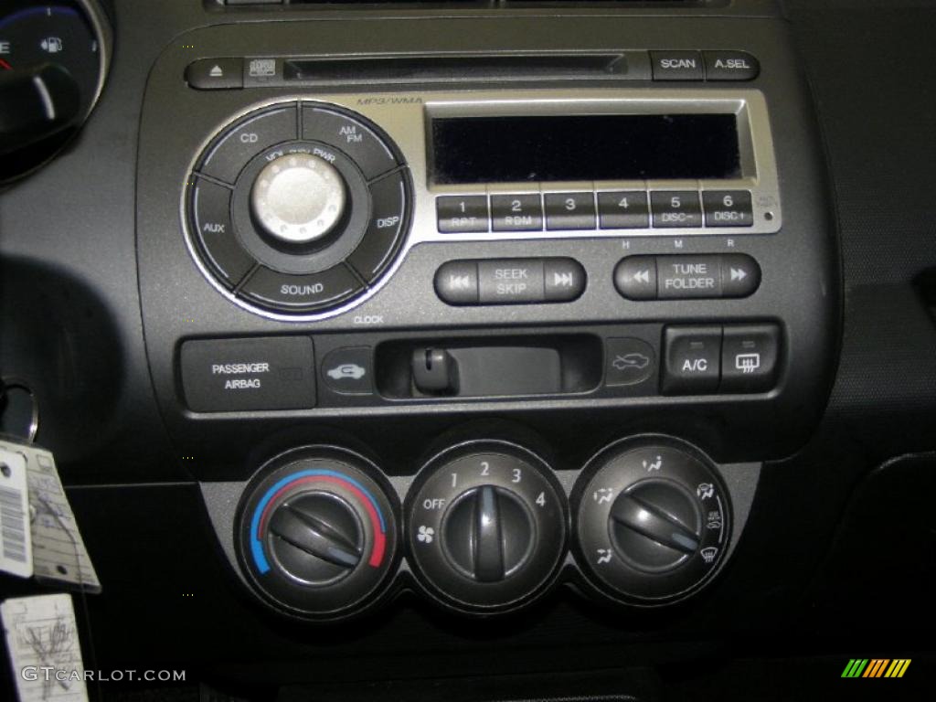 2008 Honda Fit Sport Controls Photo #45000222