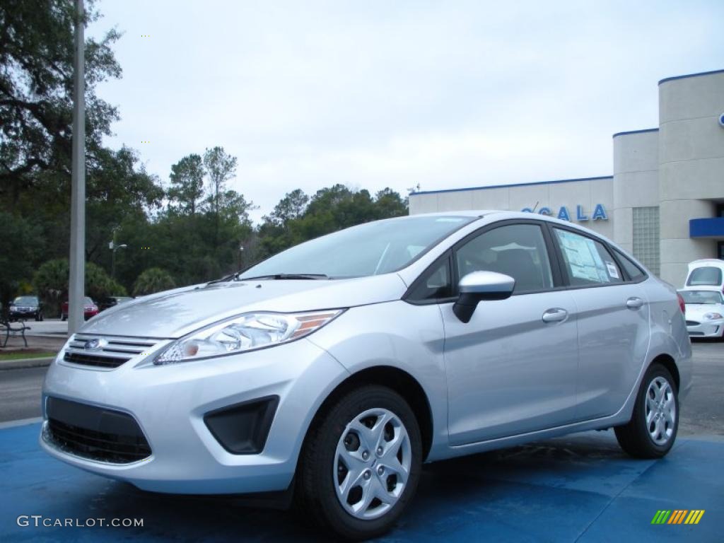 2011 Fiesta S Sedan - Ingot Silver Metallic / Light Stone/Charcoal Black Cloth photo #1