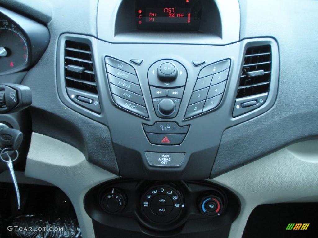 2011 Ford Fiesta S Sedan Controls Photo #45001630