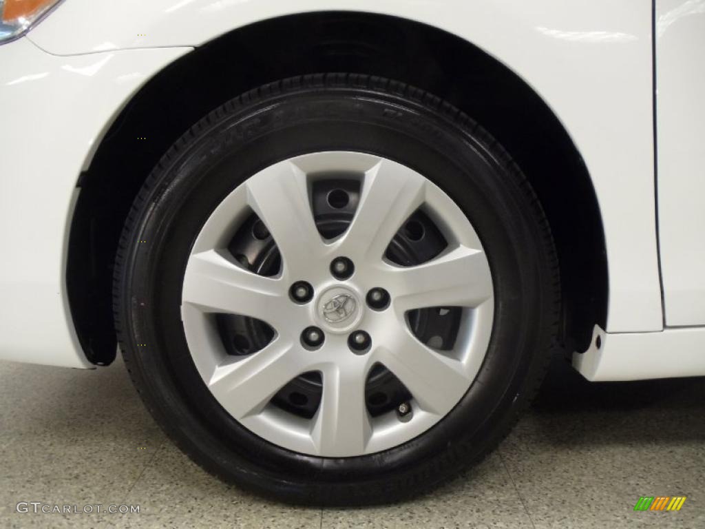 2010 Camry LE - Super White / Ash Gray photo #4