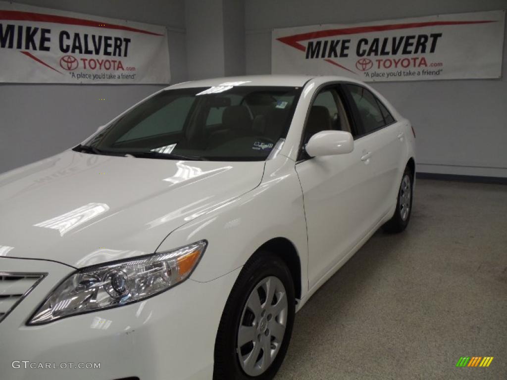 2010 Camry LE - Super White / Ash Gray photo #6