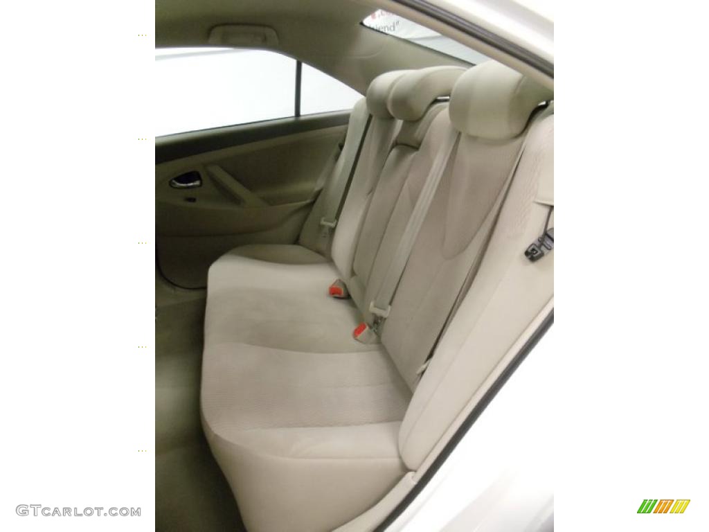 2010 Camry LE - Super White / Ash Gray photo #22