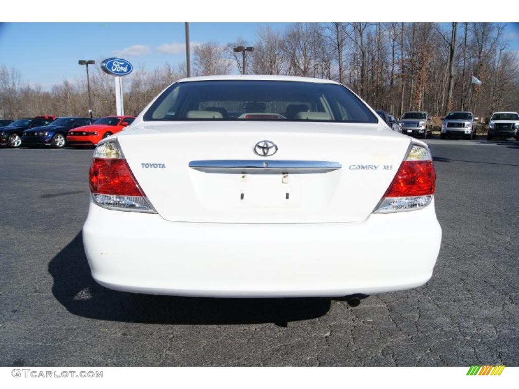 2005 Camry XLE - Super White / Taupe photo #4