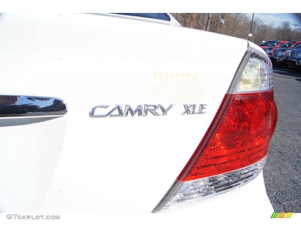 2005 Camry XLE - Super White / Taupe photo #19