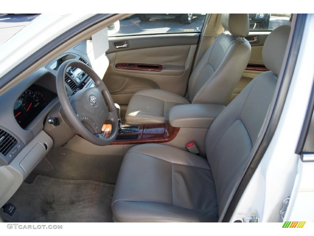 2005 Camry XLE - Super White / Taupe photo #25
