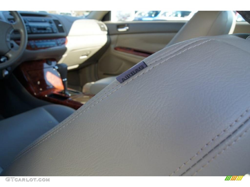 2005 Camry XLE - Super White / Taupe photo #41
