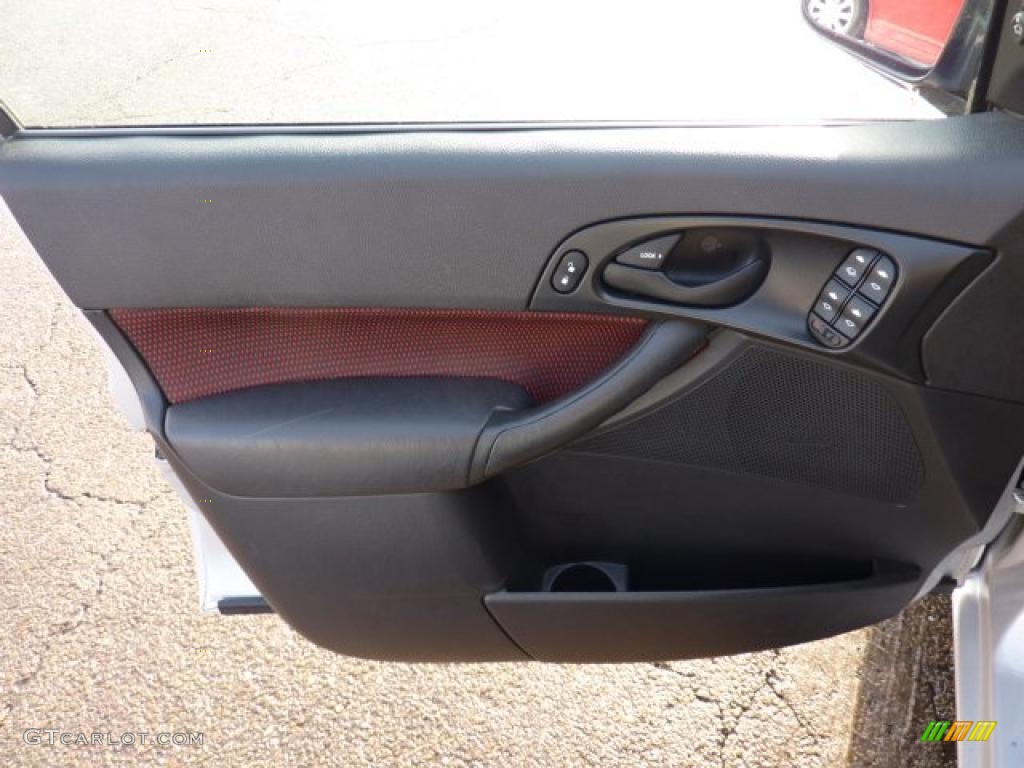 2005 Ford Focus ZX4 ST Sedan Charcoal/Red Door Panel Photo #45010461