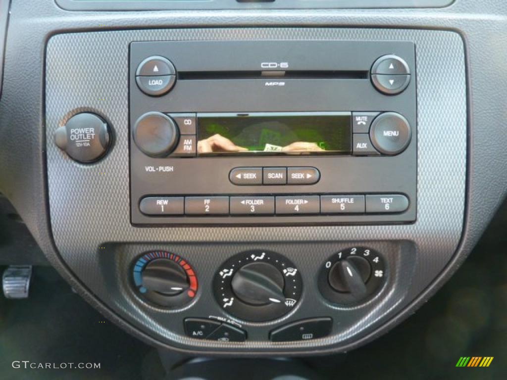 2005 Focus ZX4 ST Sedan - CD Silver Metallic / Charcoal/Red photo #18