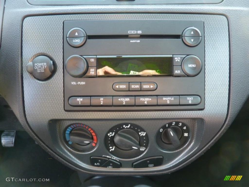 2005 Ford Focus ZX4 ST Sedan Controls Photo #45010509