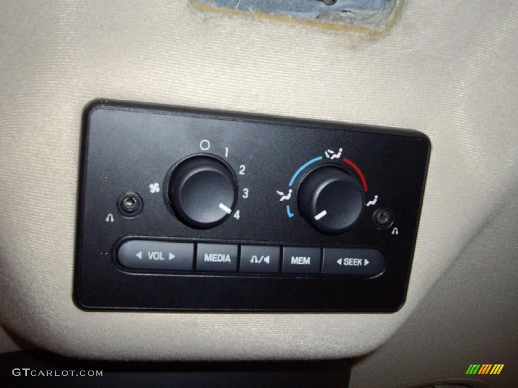2004 Ford Freestar SEL Controls Photo #45010586