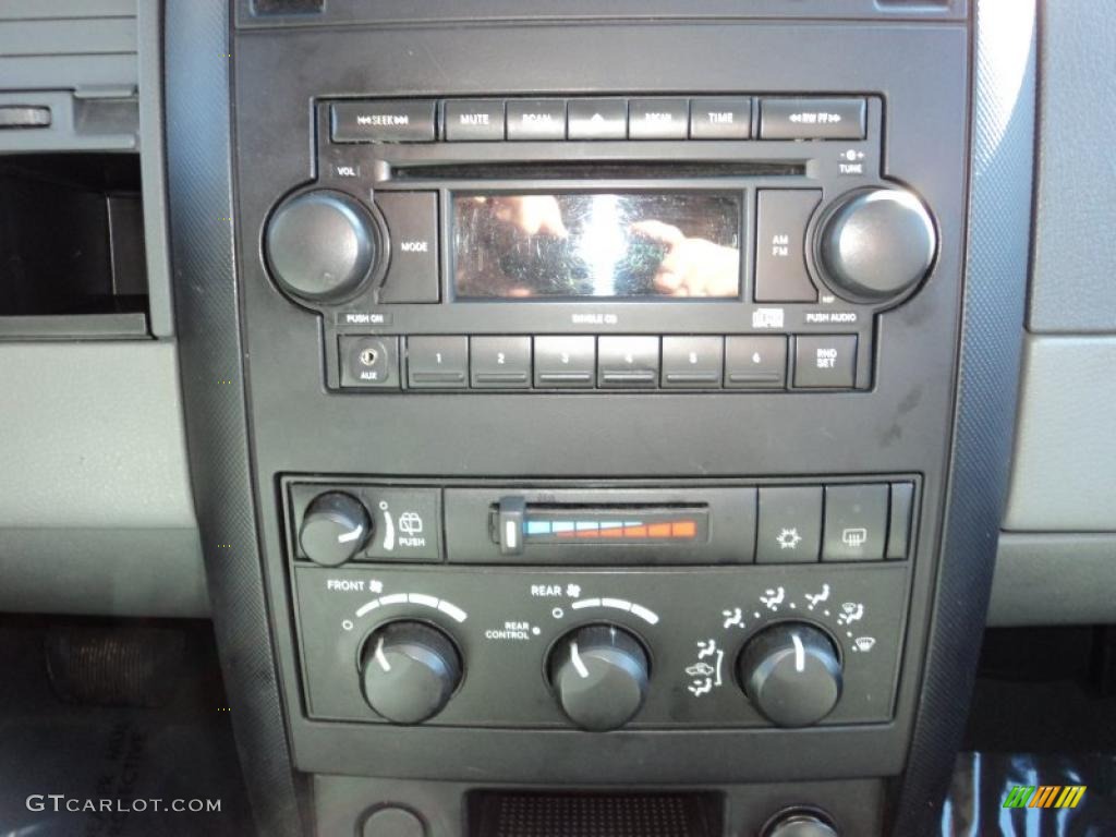 2006 Dodge Durango SXT Controls Photo #45013210
