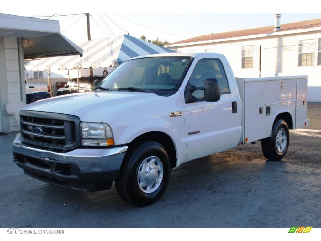 2004 F250 Super Duty XL Regular Cab Chassis - Oxford White / Medium Flint photo #3