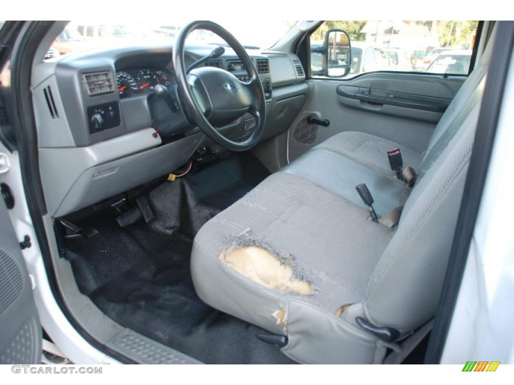 2004 F250 Super Duty XL Regular Cab Chassis - Oxford White / Medium Flint photo #12