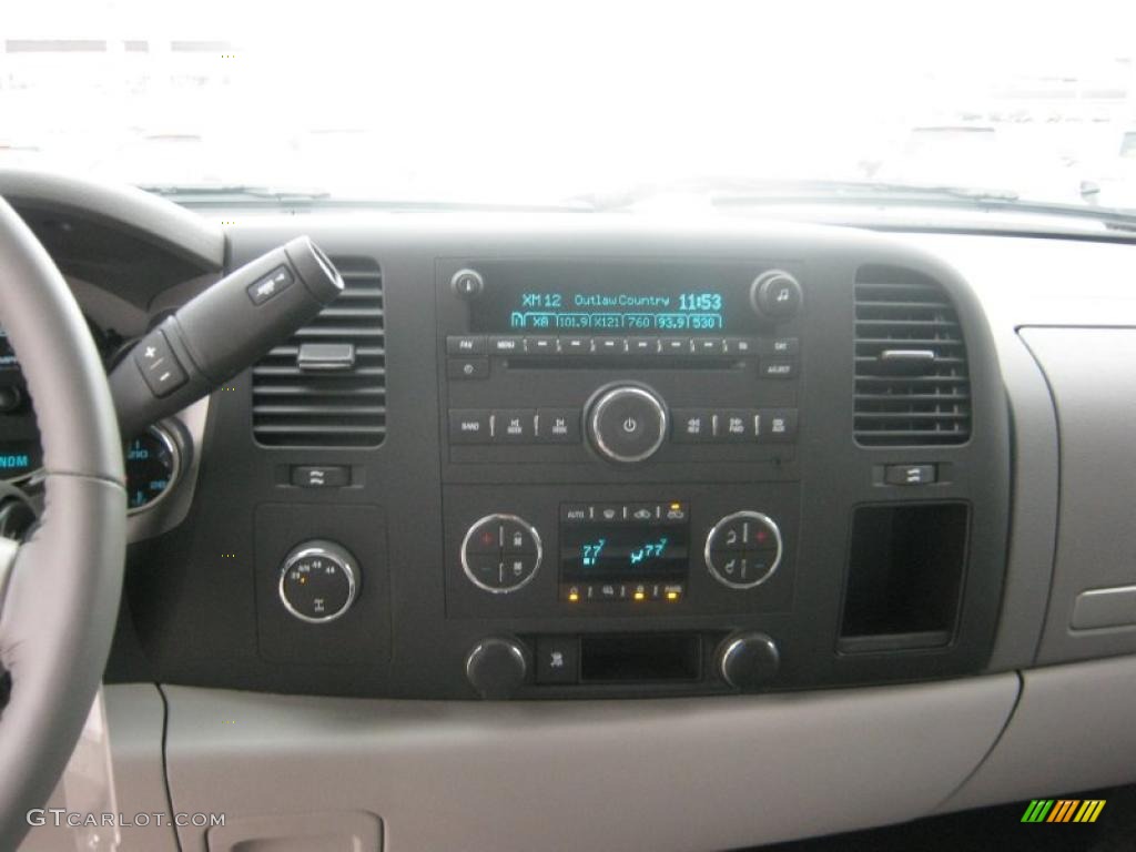 2011 GMC Sierra 1500 SLE Crew Cab 4x4 Controls Photo #45017508