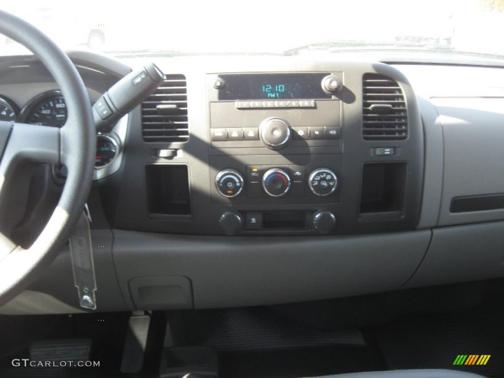 2011 Chevrolet Silverado 2500HD Crew Cab 4x4 Controls Photo #45017836