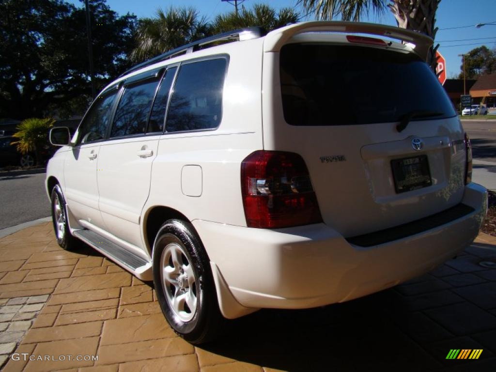 2004 Highlander I4 - Super White / Ash photo #6