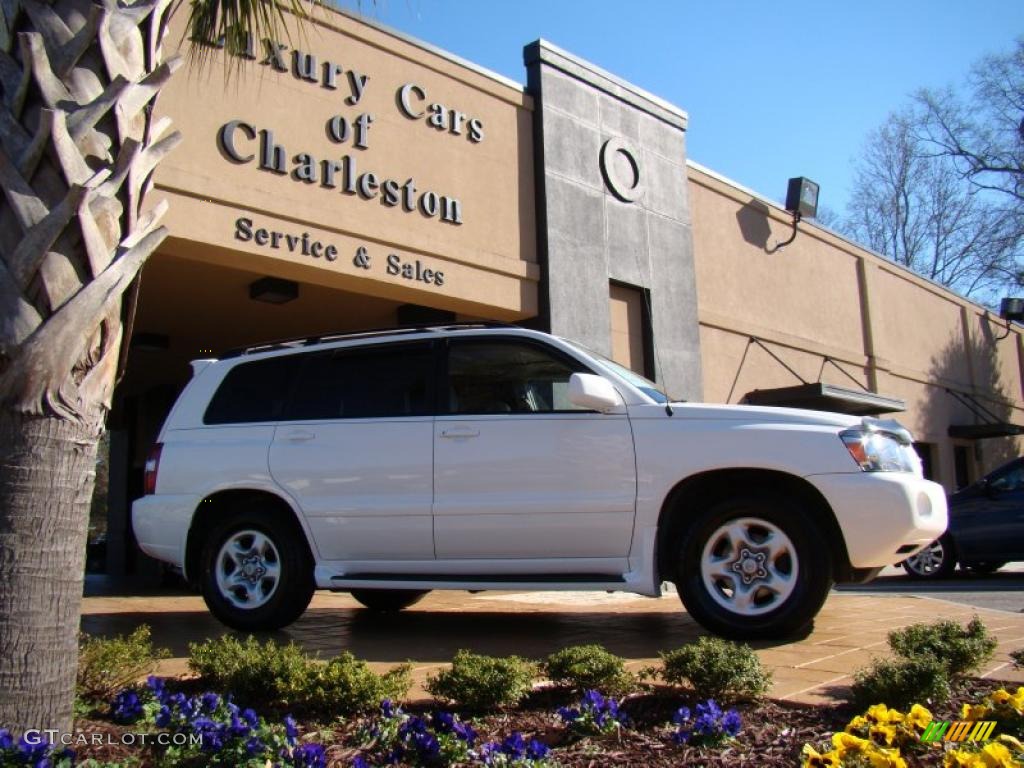 2004 Highlander I4 - Super White / Ash photo #10