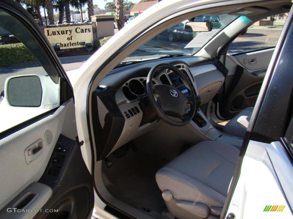 2004 Highlander I4 - Super White / Ash photo #11