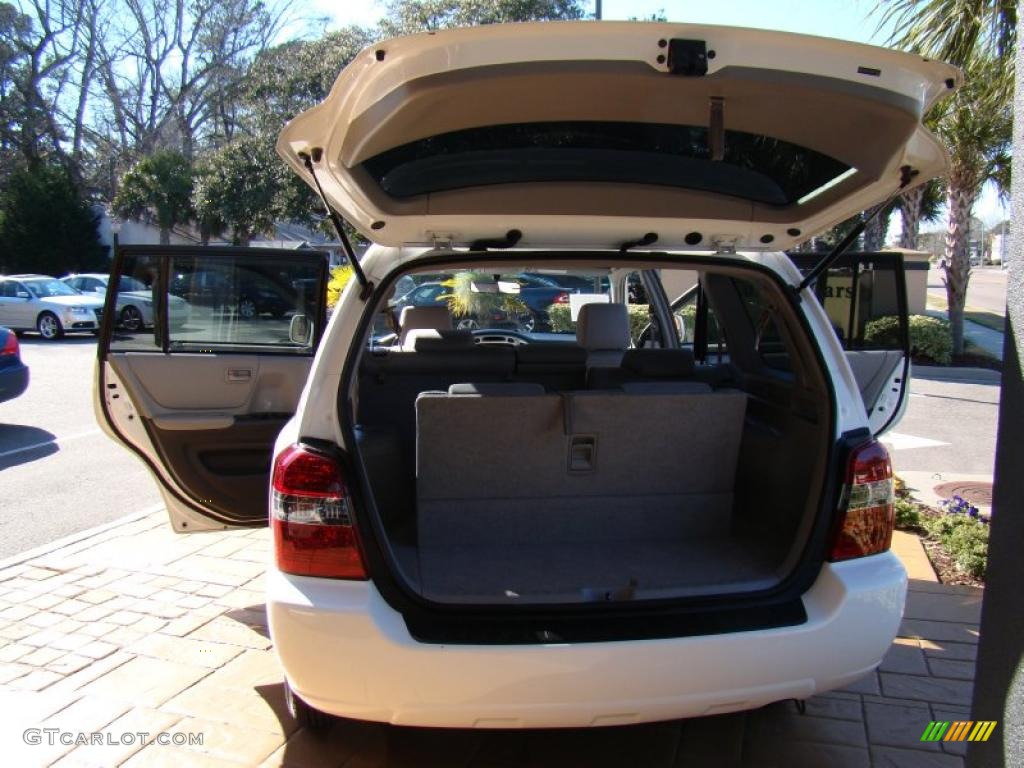 2004 Highlander I4 - Super White / Ash photo #15