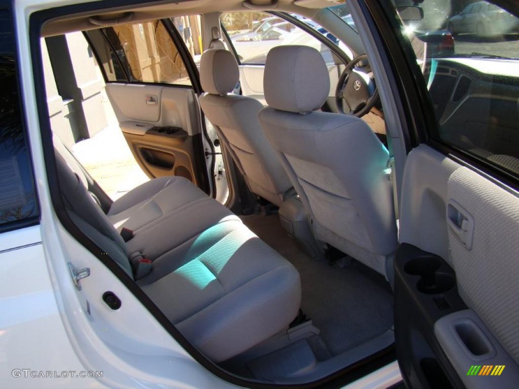2004 Highlander I4 - Super White / Ash photo #17