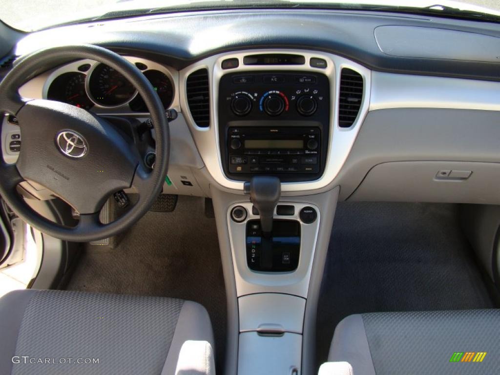 2004 Highlander I4 - Super White / Ash photo #18
