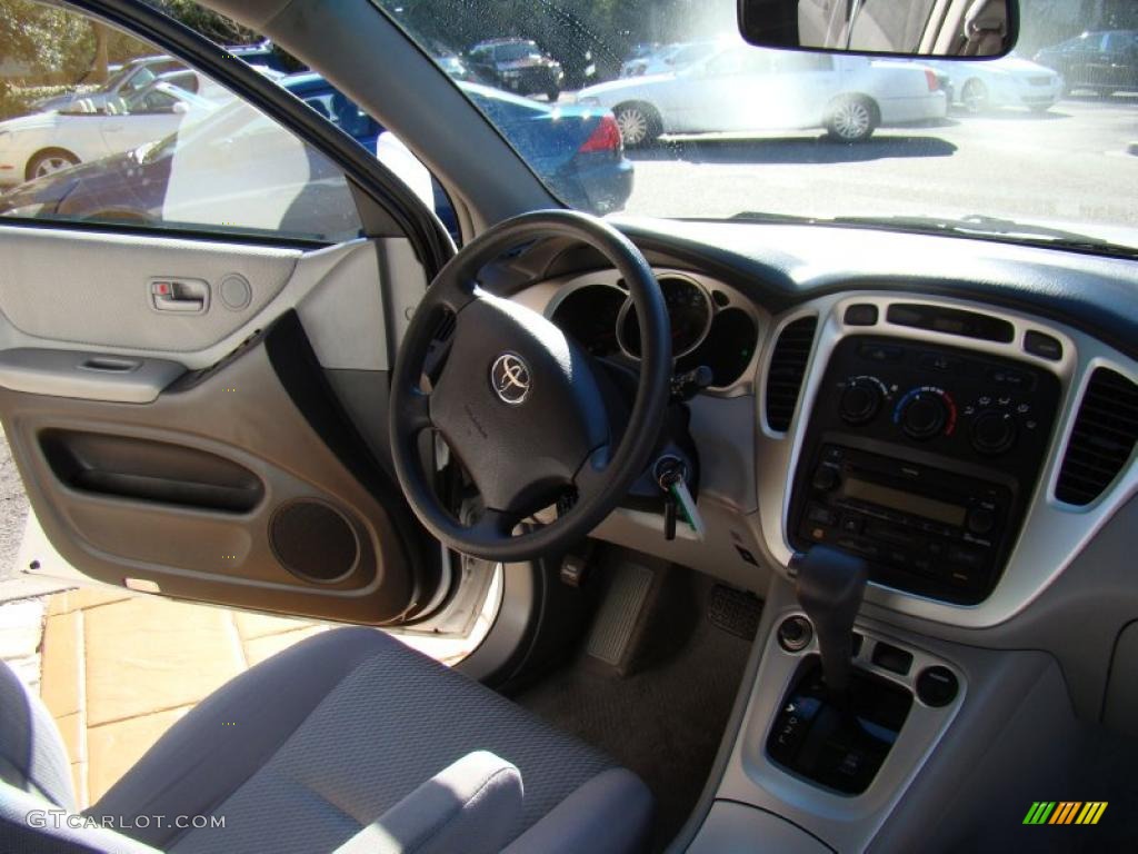 2004 Highlander I4 - Super White / Ash photo #19